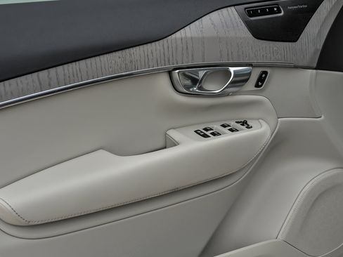 Used 2025 Volvo XC90 T8 Plus w/ Protection Package Premier image 25