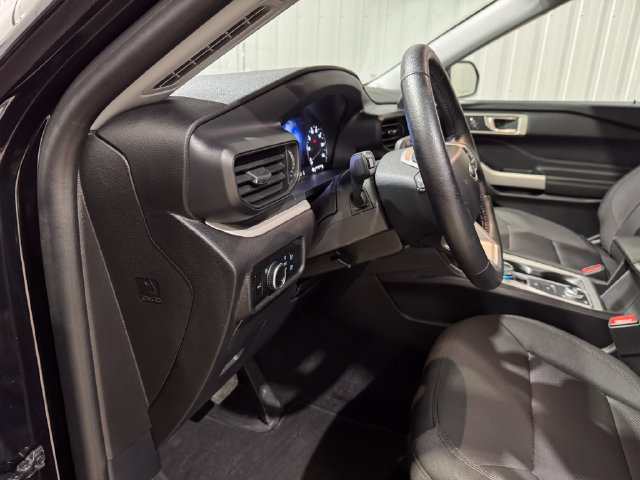 Used 2024 Ford Explorer XLT AWD/4WD image 10