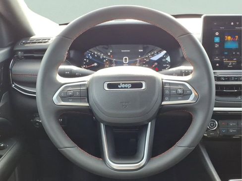 Used 2025 Jeep Compass Trailhawk AWD/4WD image 19