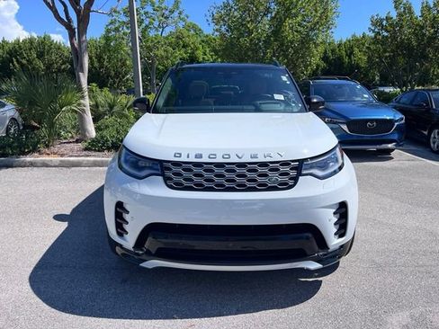 Used 2024 Land Rover Discovery Metropolitan Edition AWD/4WD image 2