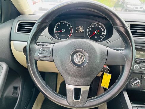 Used 2013 Volkswagen Jetta SE FWD image 18