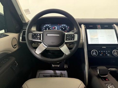 Certified 2025 Land Rover Discovery Dynamic SE image 23