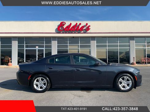Used 2016 Dodge Charger SE RWD image 1