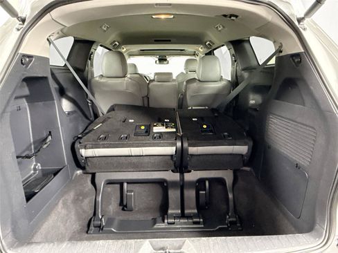 Certified 2025 Toyota Sienna XLE FWD image 38