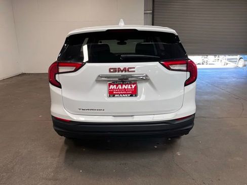 Used 2024 GMC Terrain SLE FWD image 4