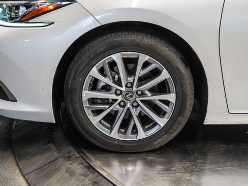 Used 2024 Lexus ES 350 w/ Accessory Package (Z1) FWD image 9