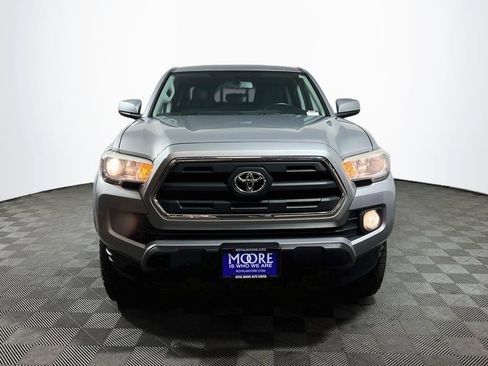 Used 2016 Toyota Tacoma SR5 w/ SR5 Appearance Package (SN) AWD/4WD image 2