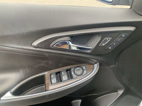 Used 2017 Chevrolet Malibu Premier w/ Driver Confidence Package image 11