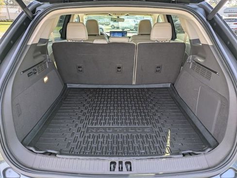 Used 2023 Lincoln Nautilus Reserve w/ Equipment Group 201A image 13