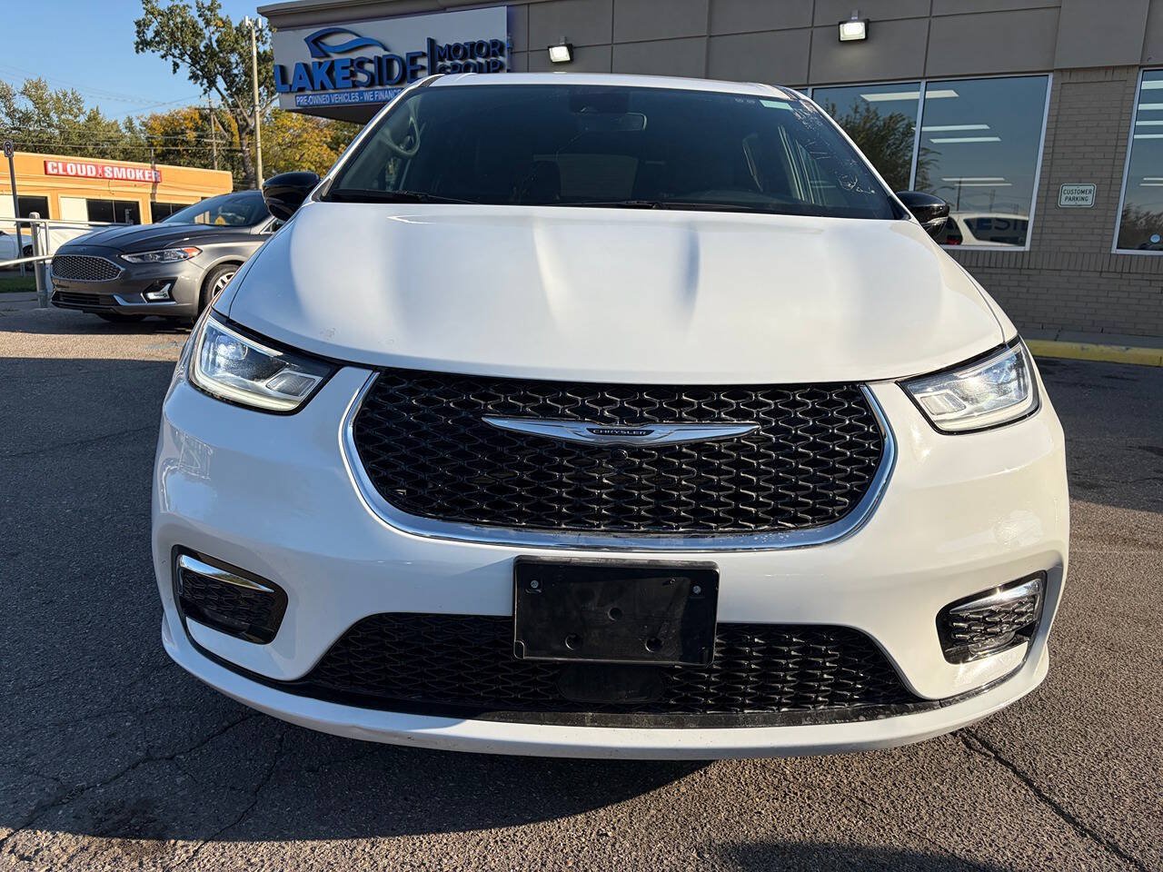 Used 2026 Chrysler Pacifica Select FWD image 2
