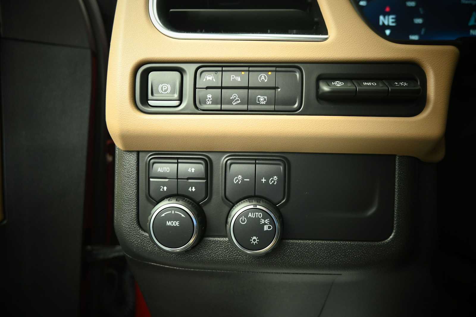 Used 2024 Chevrolet Tahoe Premier AWD/4WD image 14
