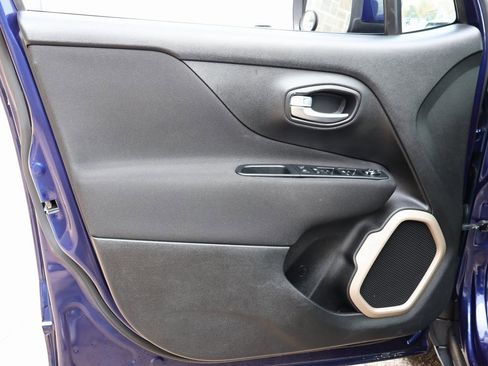 Used 2016 Jeep Renegade Latitude image 21