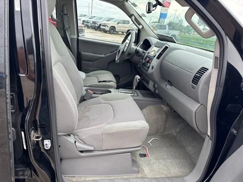 Used 2015 Nissan Frontier SV w/ SV Value Truck Package AWD/4WD image 15
