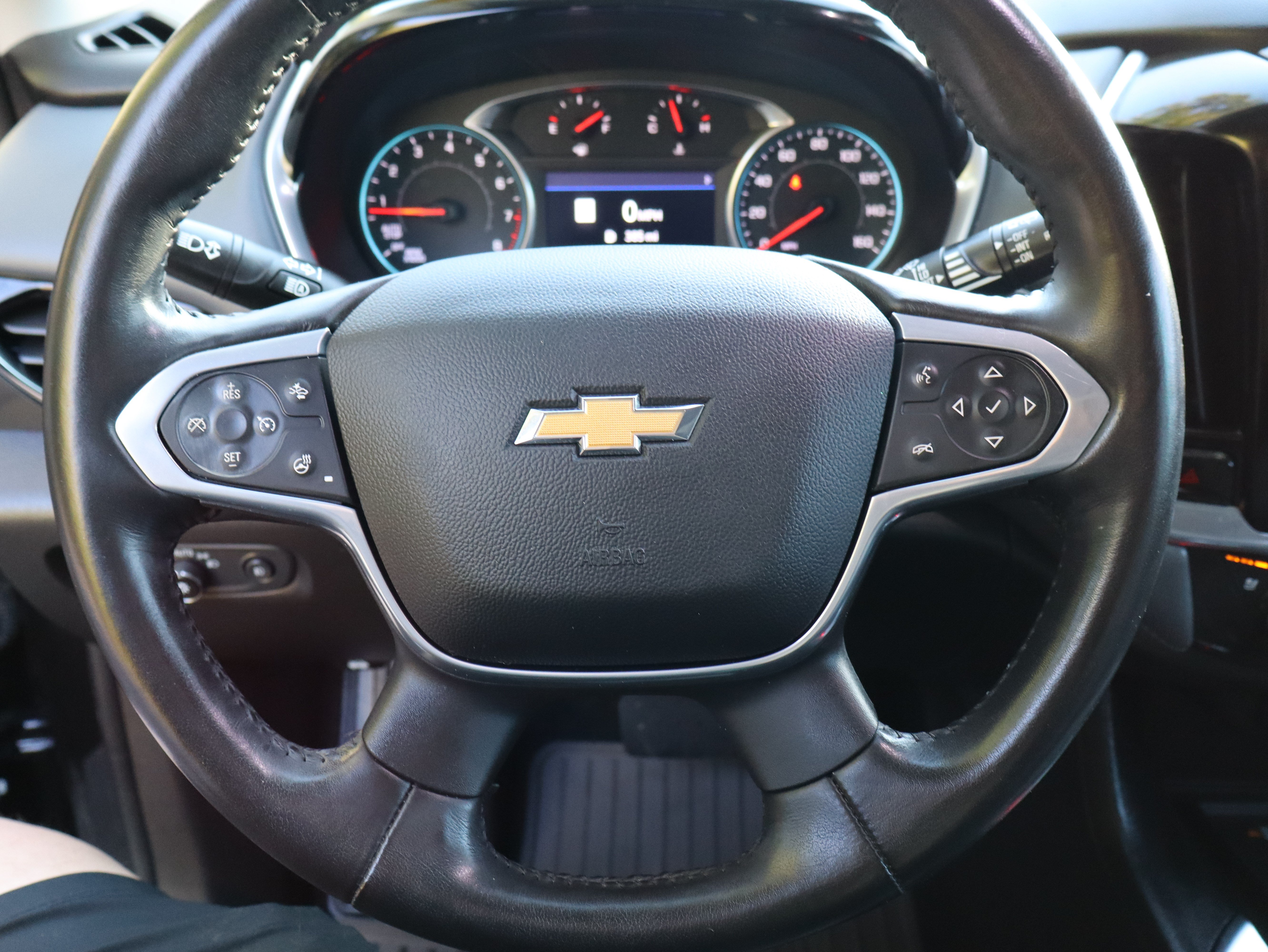 Used 2021 Chevrolet Traverse Premier FWD image 25