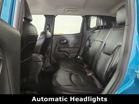 Used 2022 Jeep Renegade Latitude AWD/4WD image 12