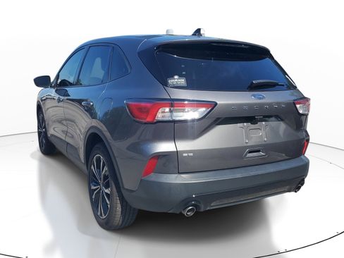 Used 2022 Ford Escape SE w/ SE Sport Appearance Package FWD image 3