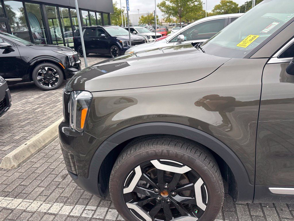 Used 2024 Kia Telluride EX FWD image 13