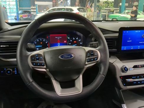 Used 2023 Ford Explorer XLT w/ Equipment Group 202A AWD/4WD image 2