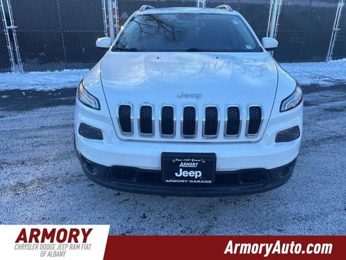 Used 2017 Jeep Cherokee Latitude image 2
