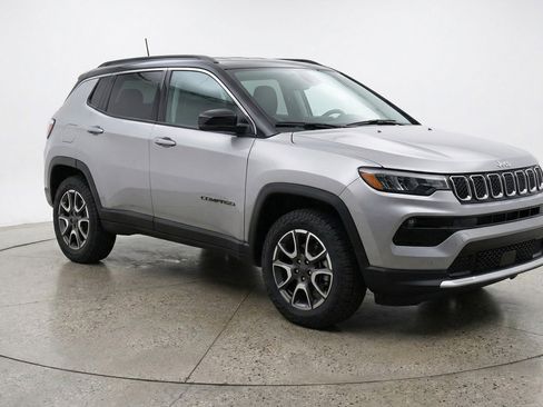 Used 2025 Jeep Compass Trailhawk AWD/4WD image 1