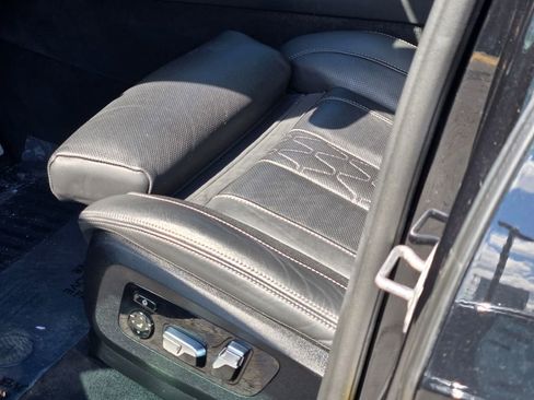 Used 2024 BMW X7 M60i w/ Executive Package image 37