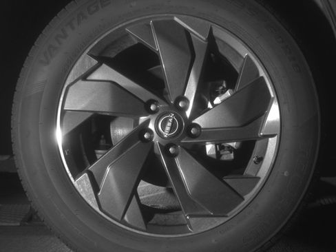 Used 2025 Nissan Rogue SV AWD/4WD image 13