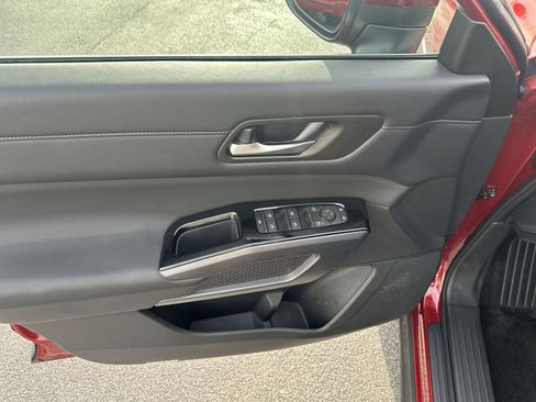 Certified 2024 Nissan Pathfinder SL image 28