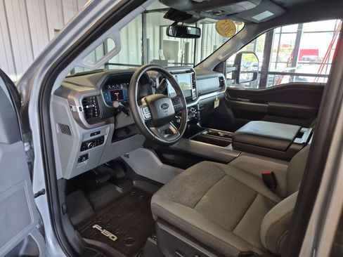 Used 2025 Ford F150 XLT w/ Equipment Group 302A MID image 15