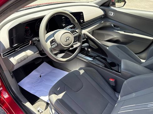 Used 2023 Hyundai Elantra SEL FWD image 9