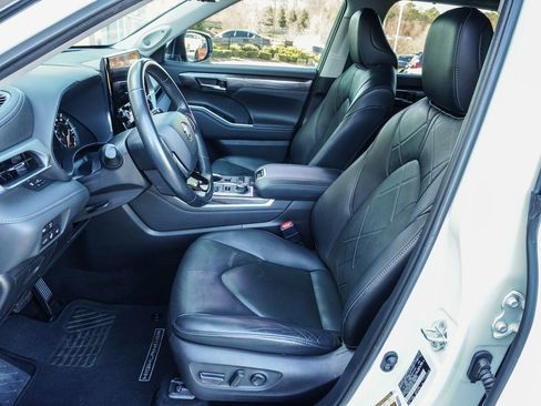 Used 2020 Toyota Highlander Platinum image 34