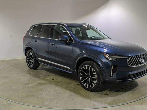 Used 2026 Volvo XC90 B5 Plus w/ Protection Package Premier AWD/4WD image 7