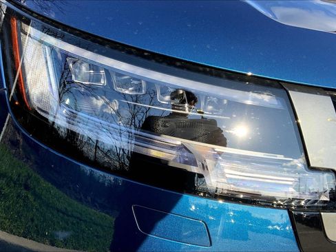 New 2025 Land Rover Range Rover SE image 13