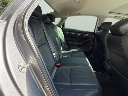 Used 2019 Honda Accord Touring image 16