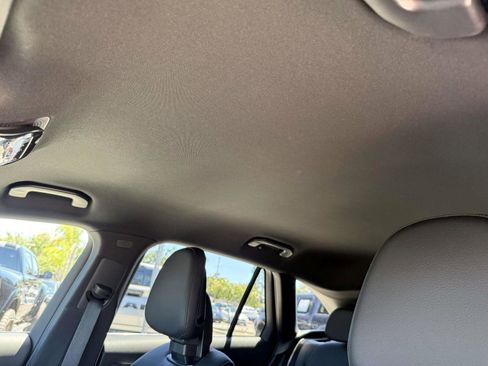 Used 2025 Mercedes-Benz GLC 300 image 22