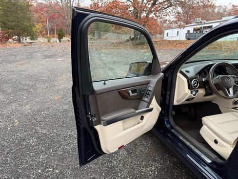 Used 2015 Mercedes-Benz GLK 350 4MATIC image 38