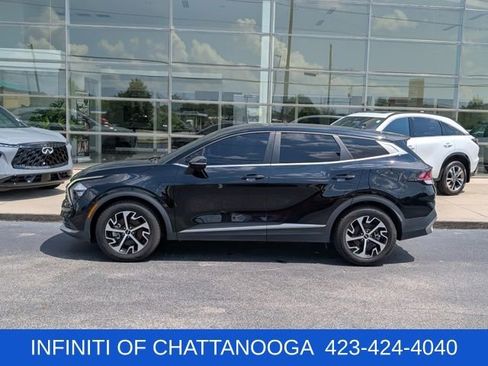Used 2023 Kia Sportage EX FWD image 2