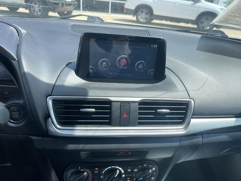 Used 2018 MAZDA MAZDA3 Sport FWD image 17