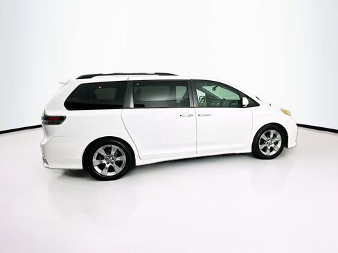 Used 2013 Toyota Sienna SE FWD image 10