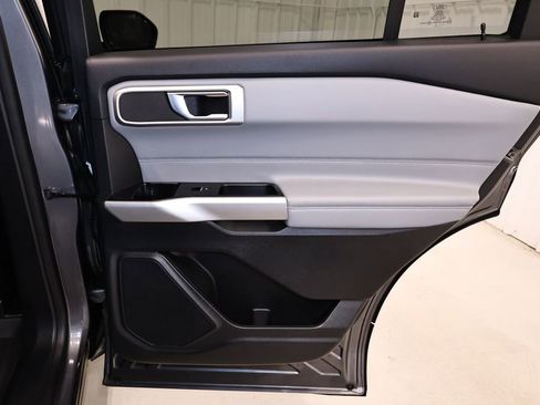 Certified 2022 Ford Explorer XLT w/ Equipment Group 202A AWD/4WD image 19