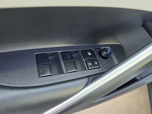 Certified 2024 Toyota Corolla Cross L image 17