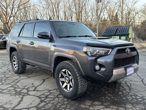 Used 2019 Toyota 4Runner TRD Off-Road Premium image 3