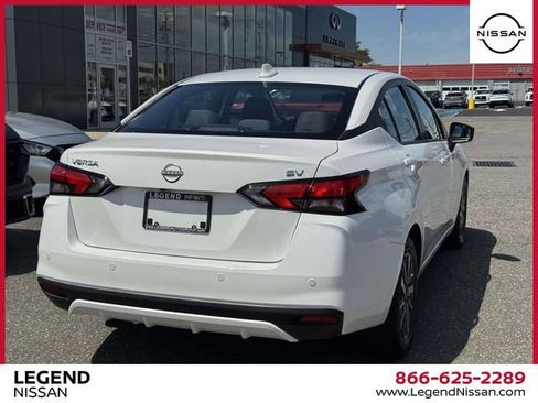 Used 2023 Nissan Versa SV FWD image 5