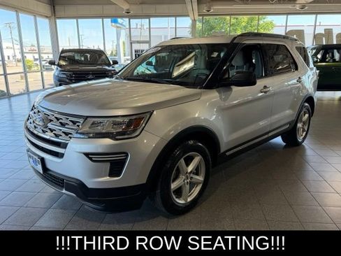 Used 2019 Ford Explorer XLT FWD image 4