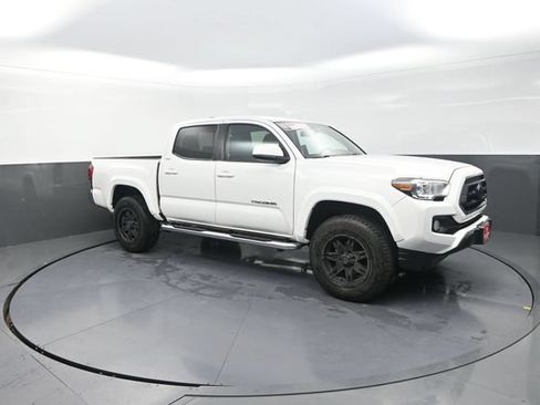 Used 2022 Toyota Tacoma SR5 AWD/4WD image 15