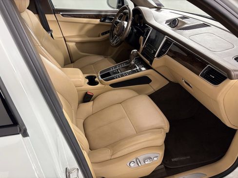 Used 2018 Porsche Macan S image 44