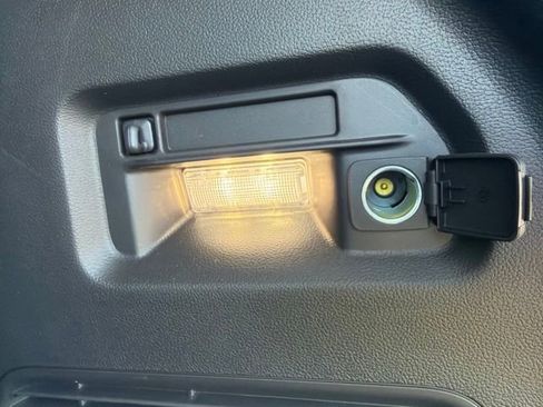 Used 2025 Ford Explorer Active RWD image 12
