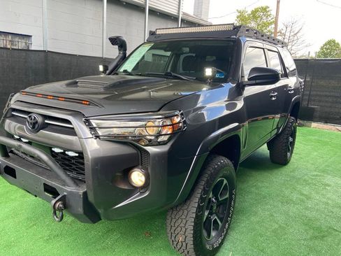 Used 2020 Toyota 4Runner SR5 AWD/4WD image 10