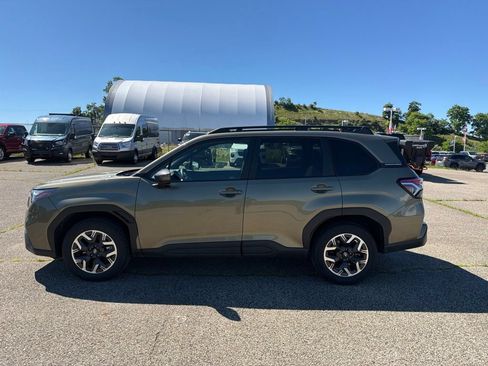 Used 2025 Subaru Forester Premium w/ Convenience Package #1 AWD/4WD image 9