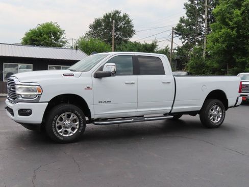 Used 2024 RAM 2500 Laramie AWD/4WD image 2