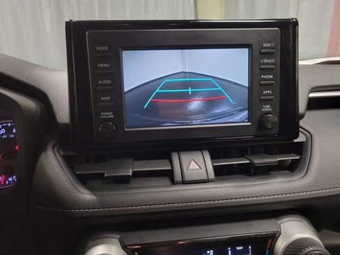 Used 2019 Toyota RAV4 LE w/ Carpet Mat Package AWD/4WD image 17